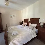Pri Hudi Mravljici *