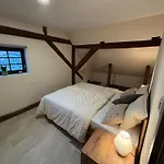 Pri Hudi Mravljici *