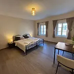 Pri Hudi Mravljici