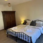 Pri Hudi Mravljici *