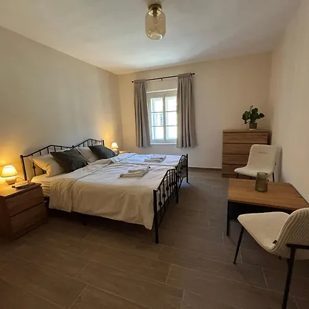 Apartament Pri Hudi Mravljici *